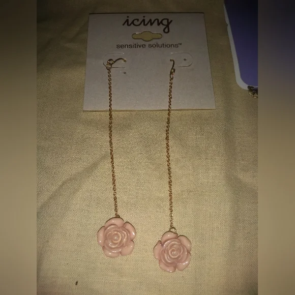 NWTs 4 Pieces of Jewelry, Two Pairs of Earrings, Two Necklaces, Claire's… - Picture 3 of 8